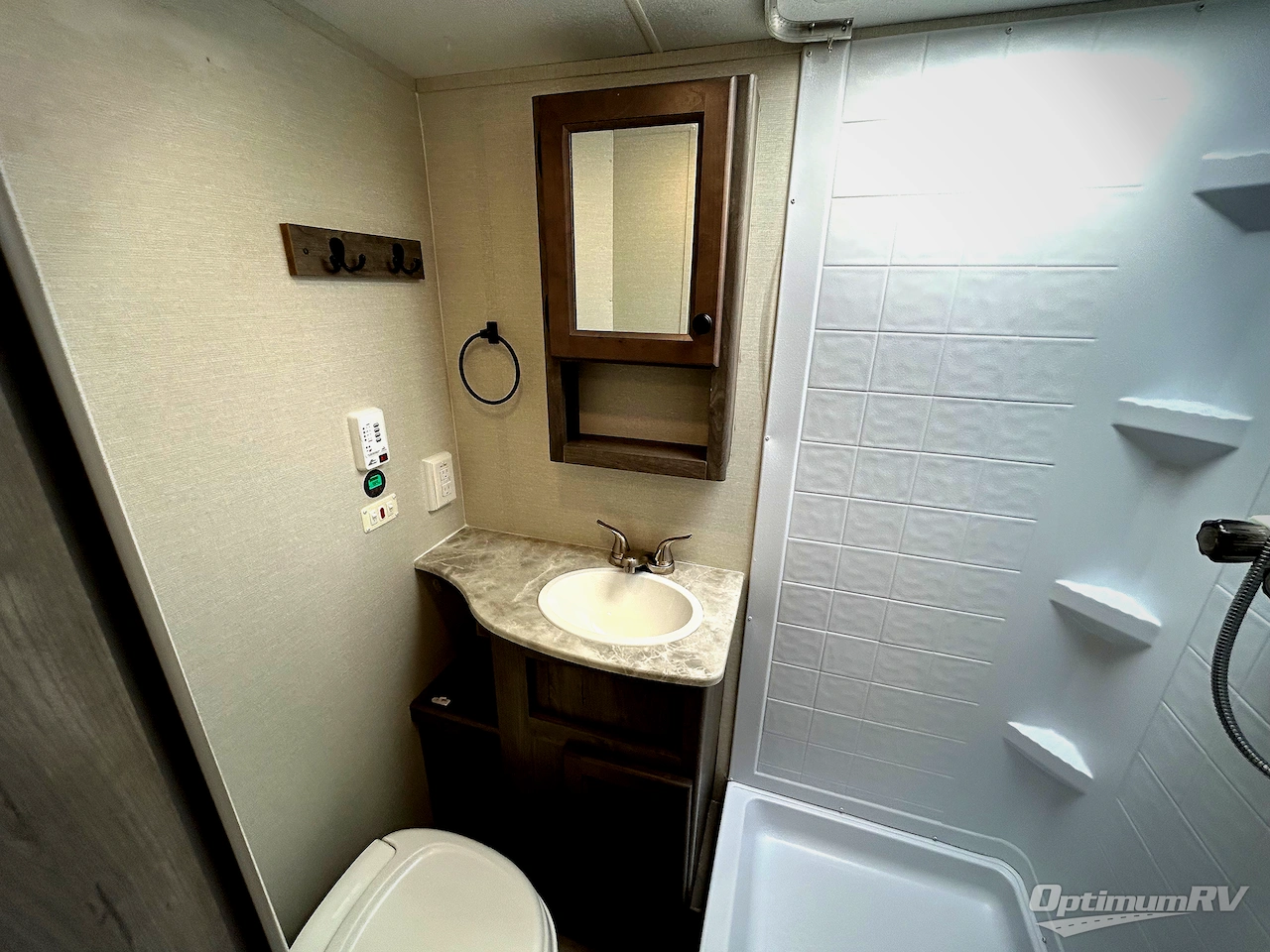 2021 Coachmen Apex Nano 213RDS Photo 9