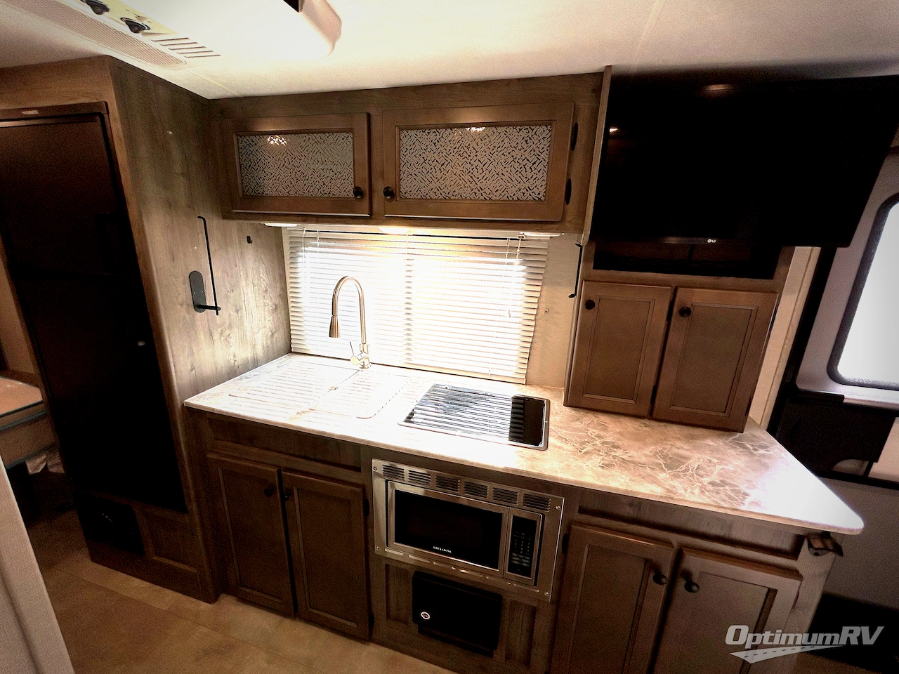 2021 Coachmen Apex Nano 213RDS Photo 11
