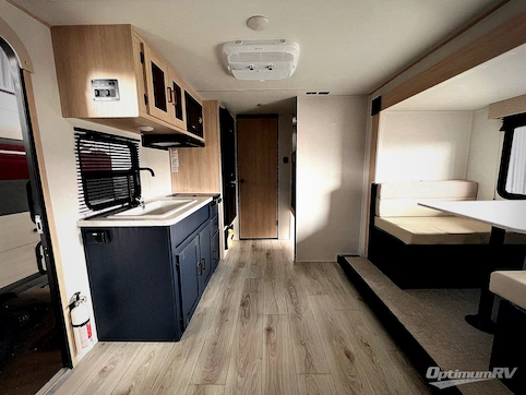 2025 Prime Time Avenger LT 17BHS RV Photo 2