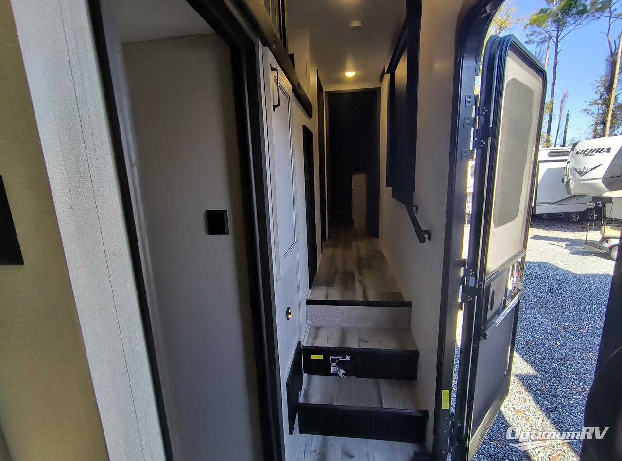 2023 Keystone Montana High Country 385BR Photo 10