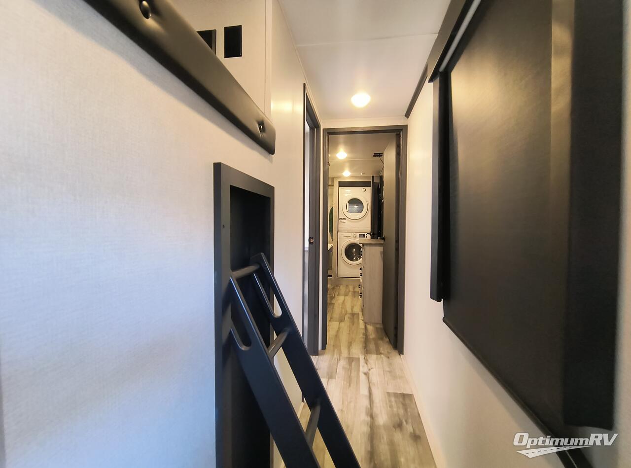 2023 Keystone Montana High Country 385BR Photo 13