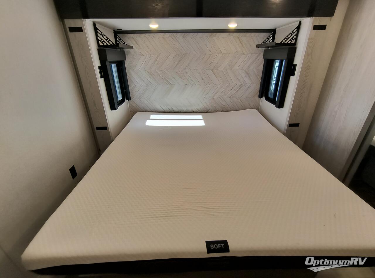 2023 Keystone Montana High Country 385BR Photo 17