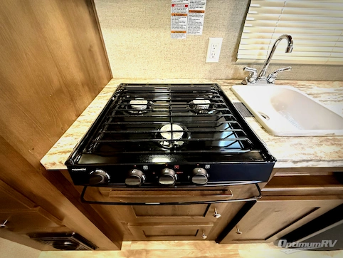 2019 Shasta Shasta 18FQ RV Photo 2