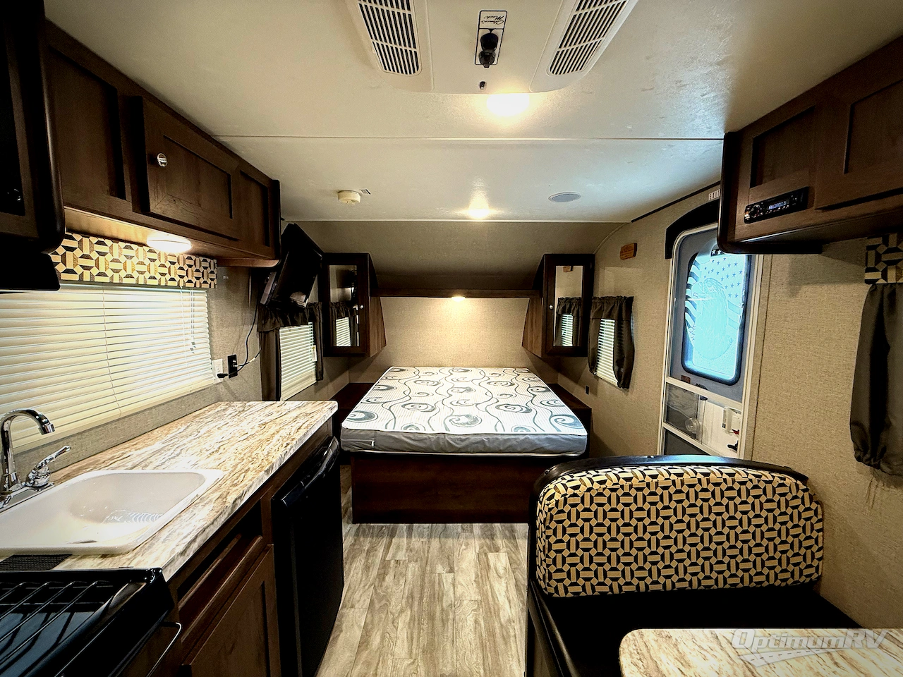 2019 Shasta Shasta 18FQ Photo 2