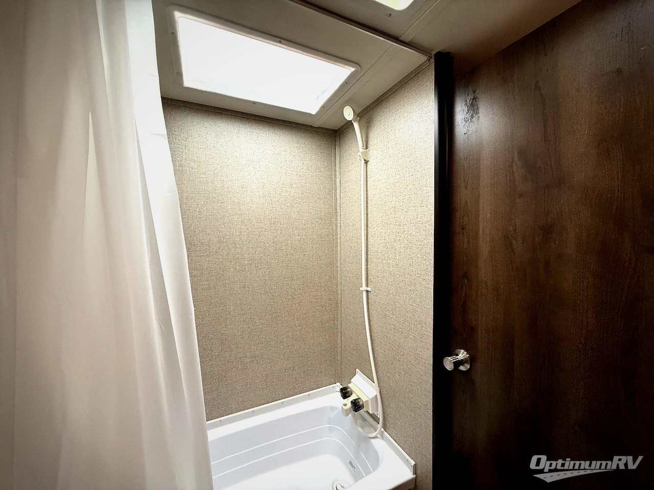 2019 Shasta Shasta 18FQ Photo 9