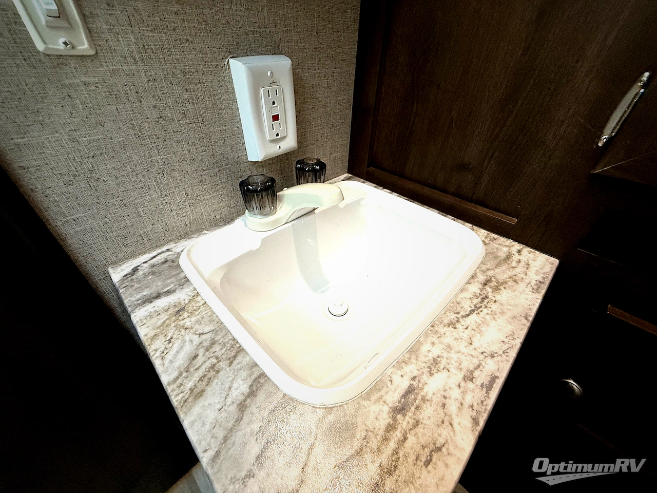 2019 Shasta Shasta 18FQ Photo 11