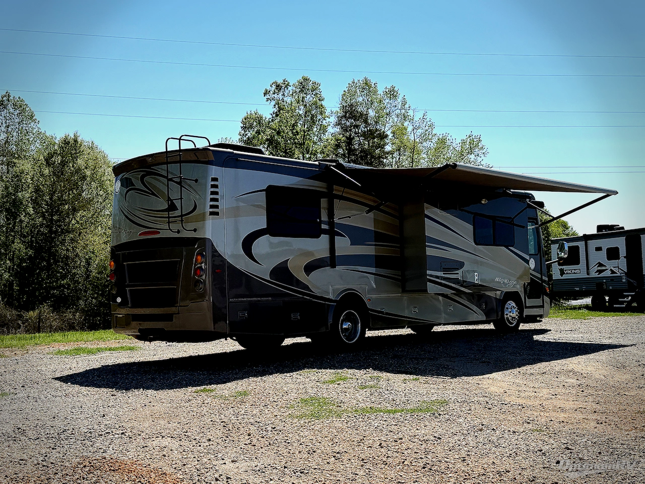 2013 Tiffin Allegro Breeze 32 BR Photo 2