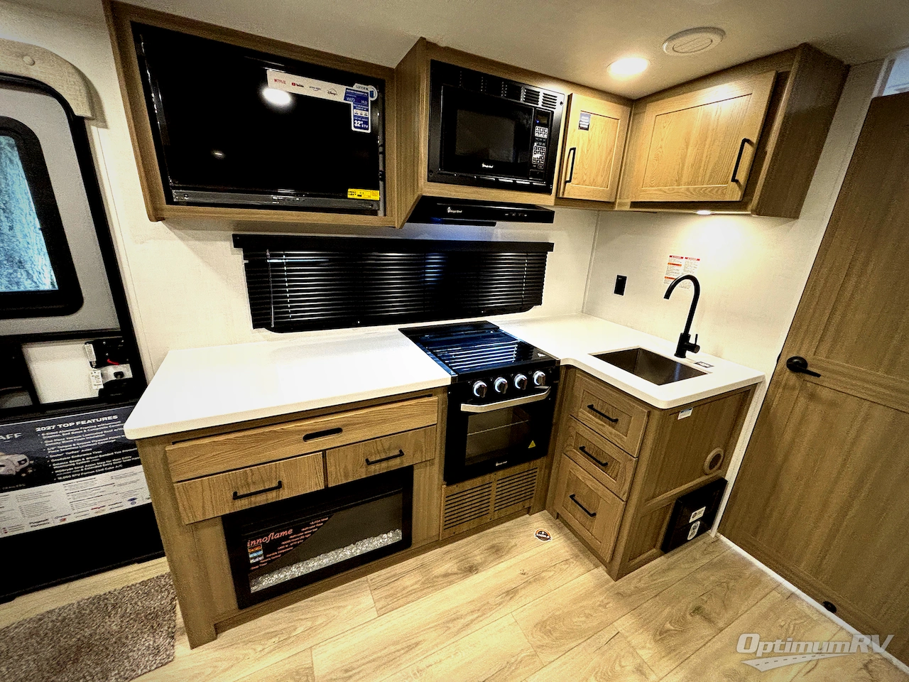 2027 Forest River Flagstaff Micro Lite 22LKS Photo 6