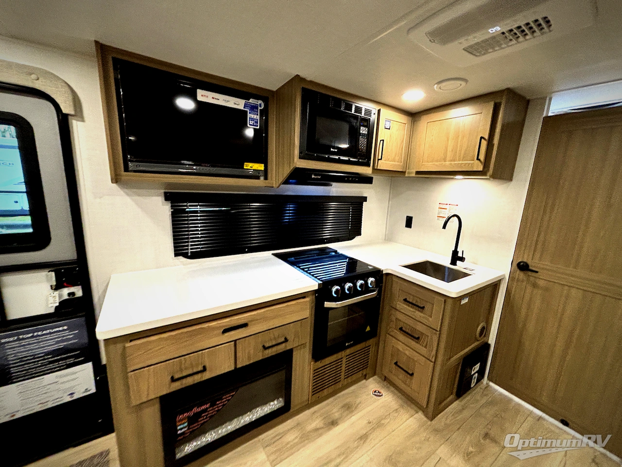 2027 Forest River Flagstaff Micro Lite 22LKS Photo 8