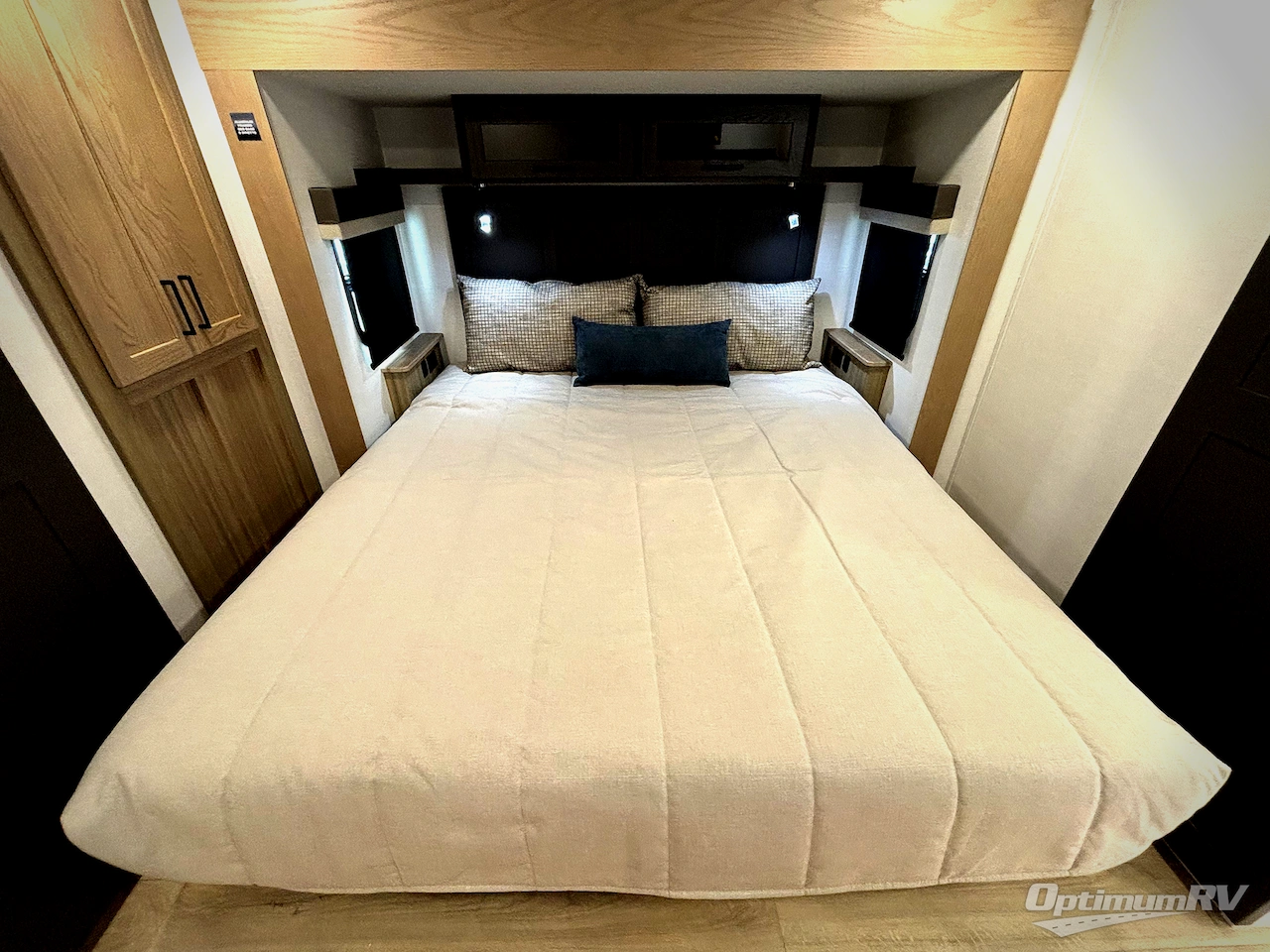 2026 Forest River Flagstaff Classic 401CFB Photo 15