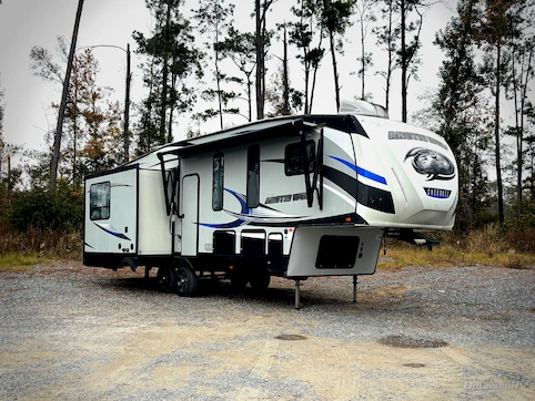 Used 2019 Forest River Cherokee Arctic Wolf 295QSL8 Featured Photo