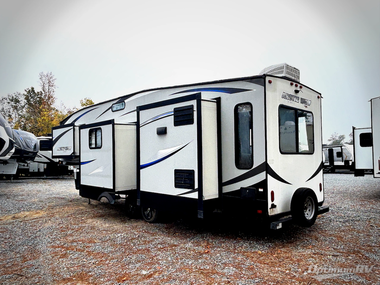 2019 Forest River Cherokee Arctic Wolf 295QSL8 Photo 3