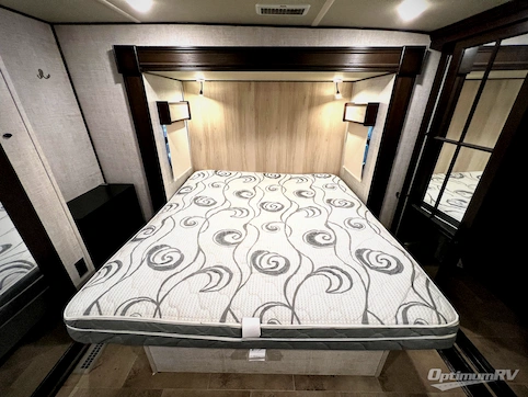 2021 Palomino Columbus Compass 298RLC RV Photo 4