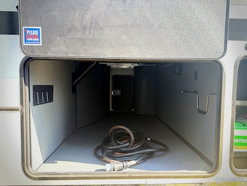 2026 Keystone Alpine Avalanche Edition 379MB RV Photo 4