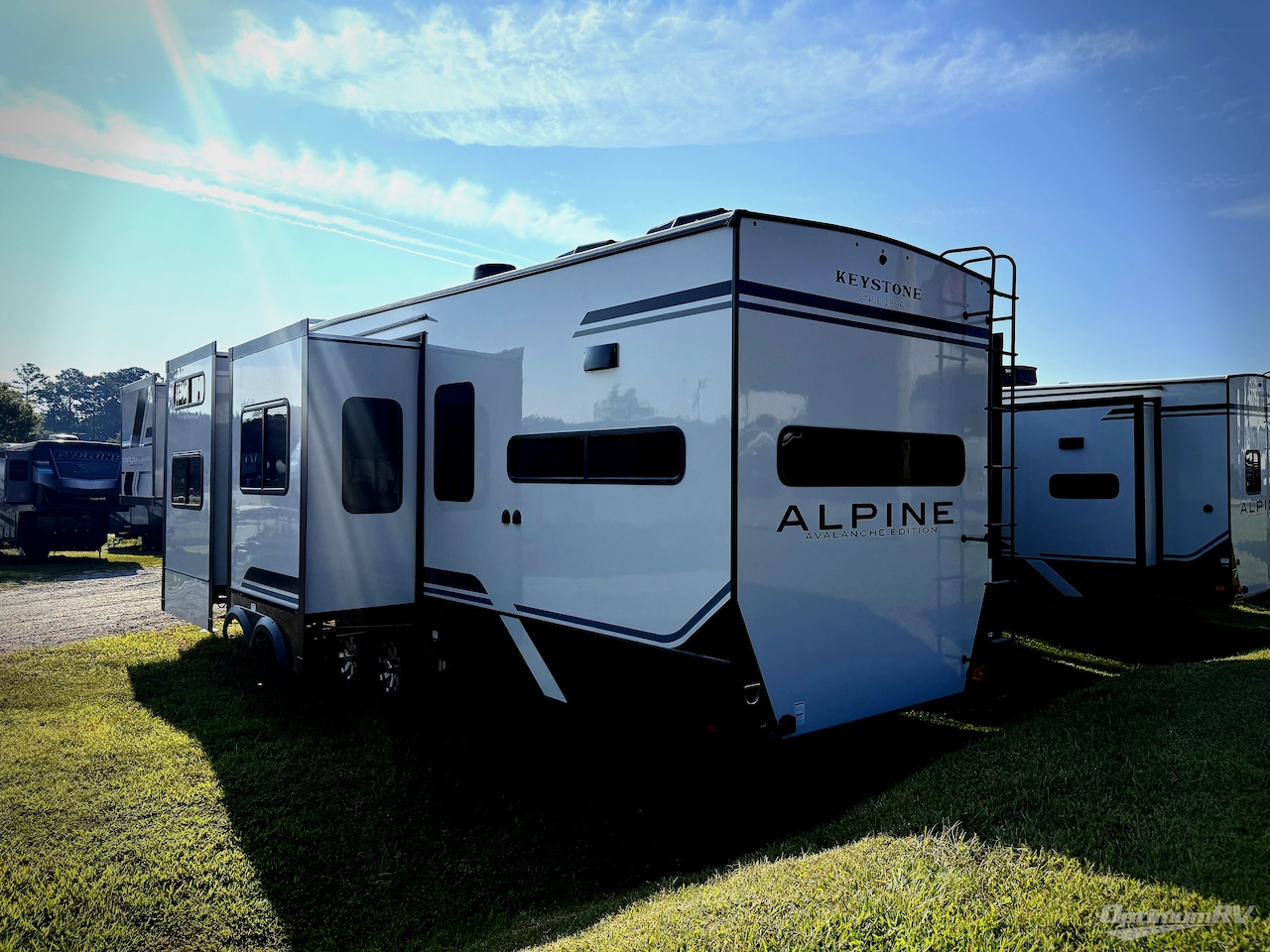 2026 Keystone Alpine Avalanche Edition 379MB Photo 3