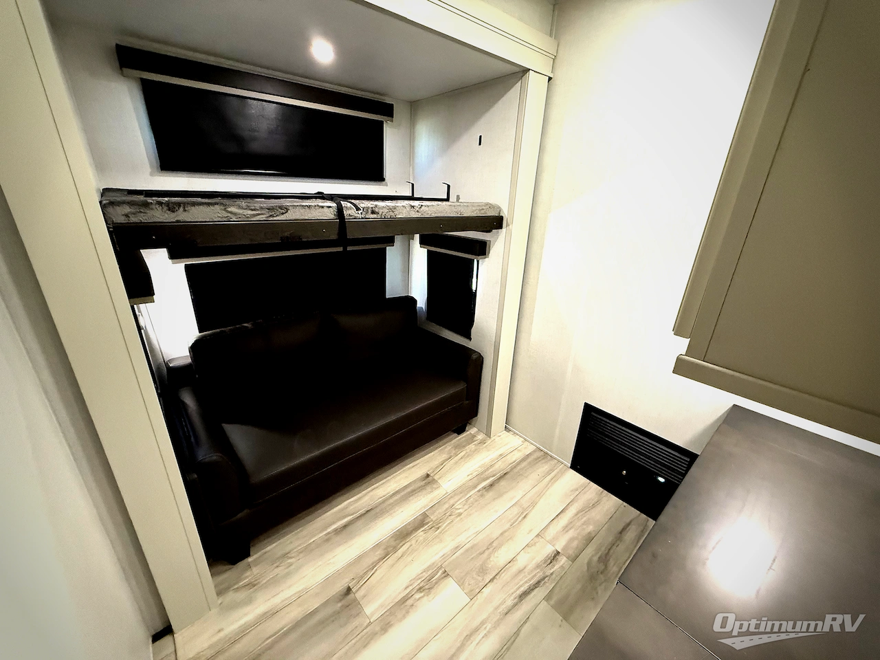 2026 Keystone Alpine Avalanche Edition 379MB Photo 15