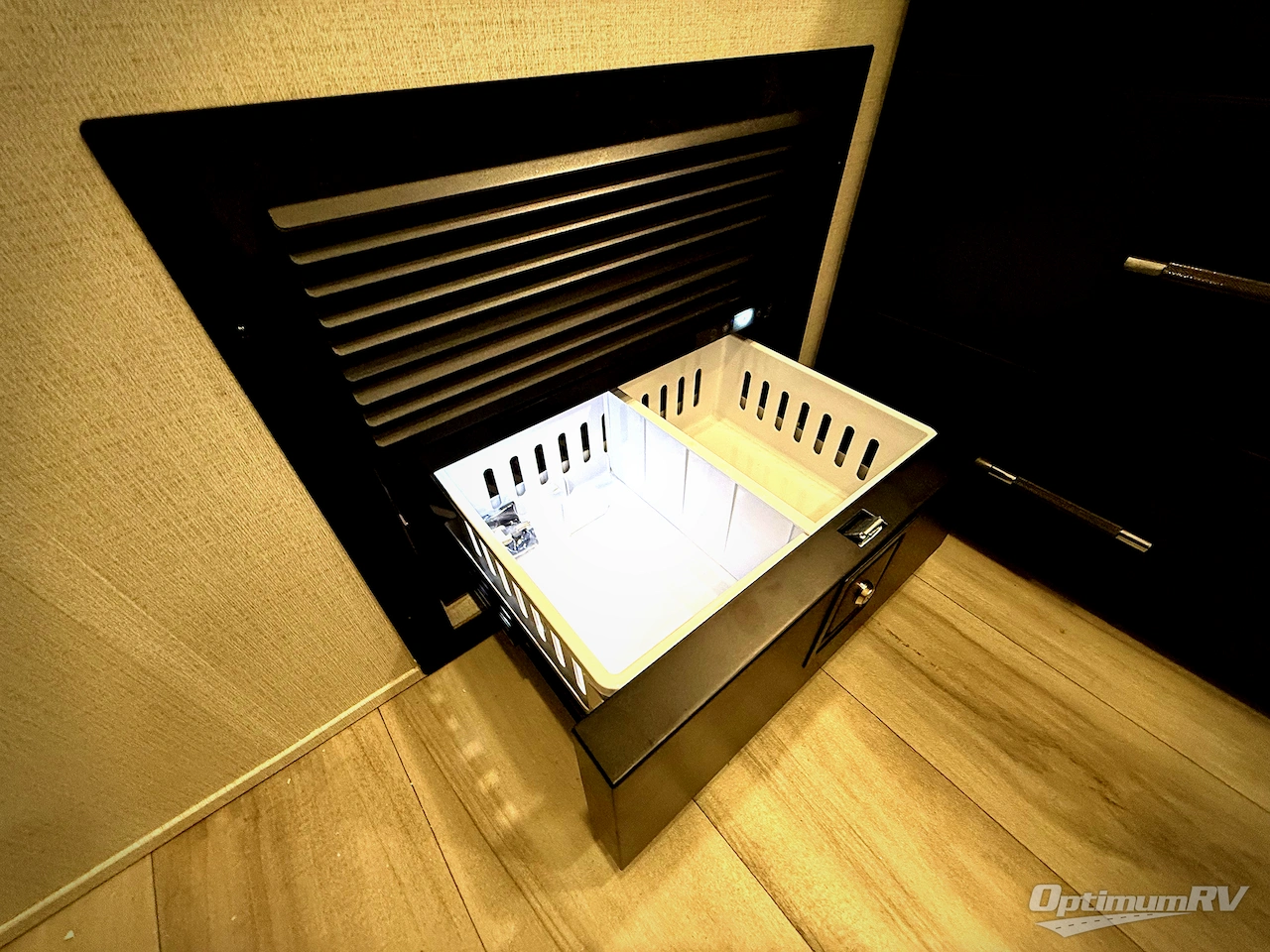 2026 Keystone Alpine Avalanche Edition 379MB Photo 18