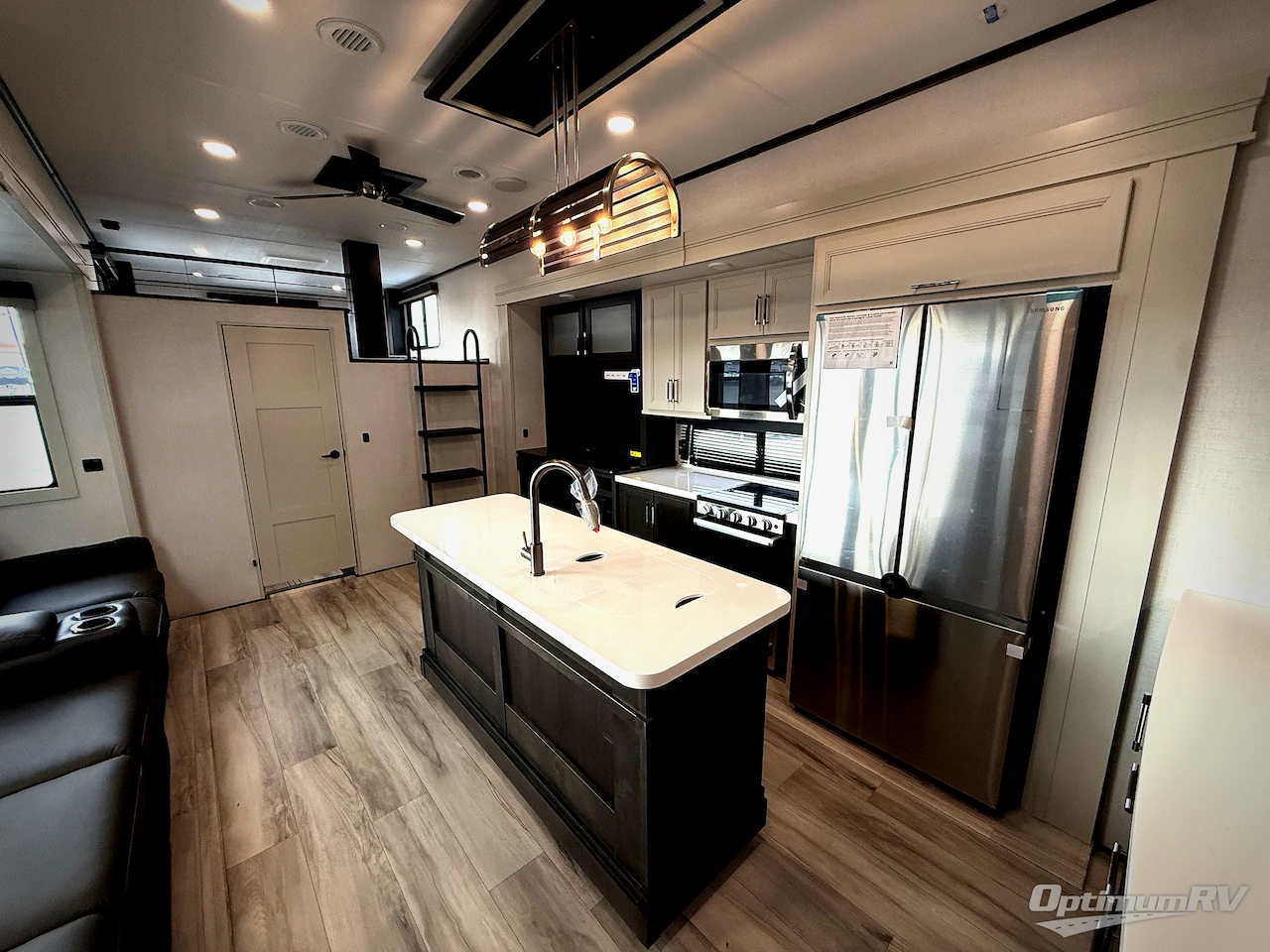 2026 Keystone Alpine Avalanche Edition 390DS Photo 4