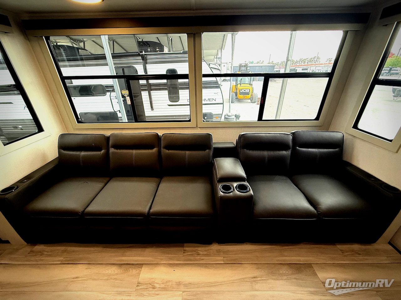 2026 Keystone Alpine Avalanche Edition 390DS Photo 5