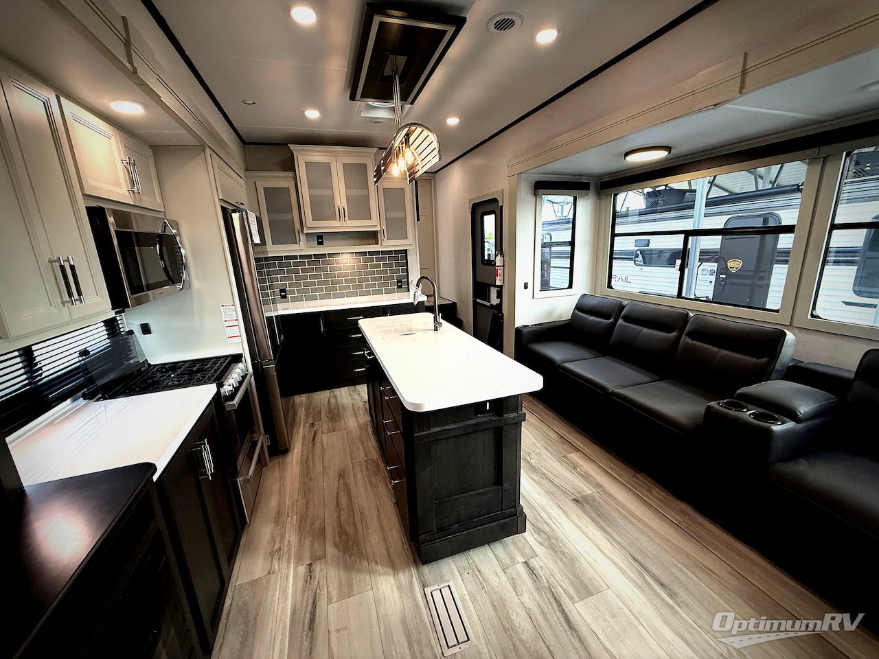 2026 Keystone Alpine Avalanche Edition 390DS Photo 13