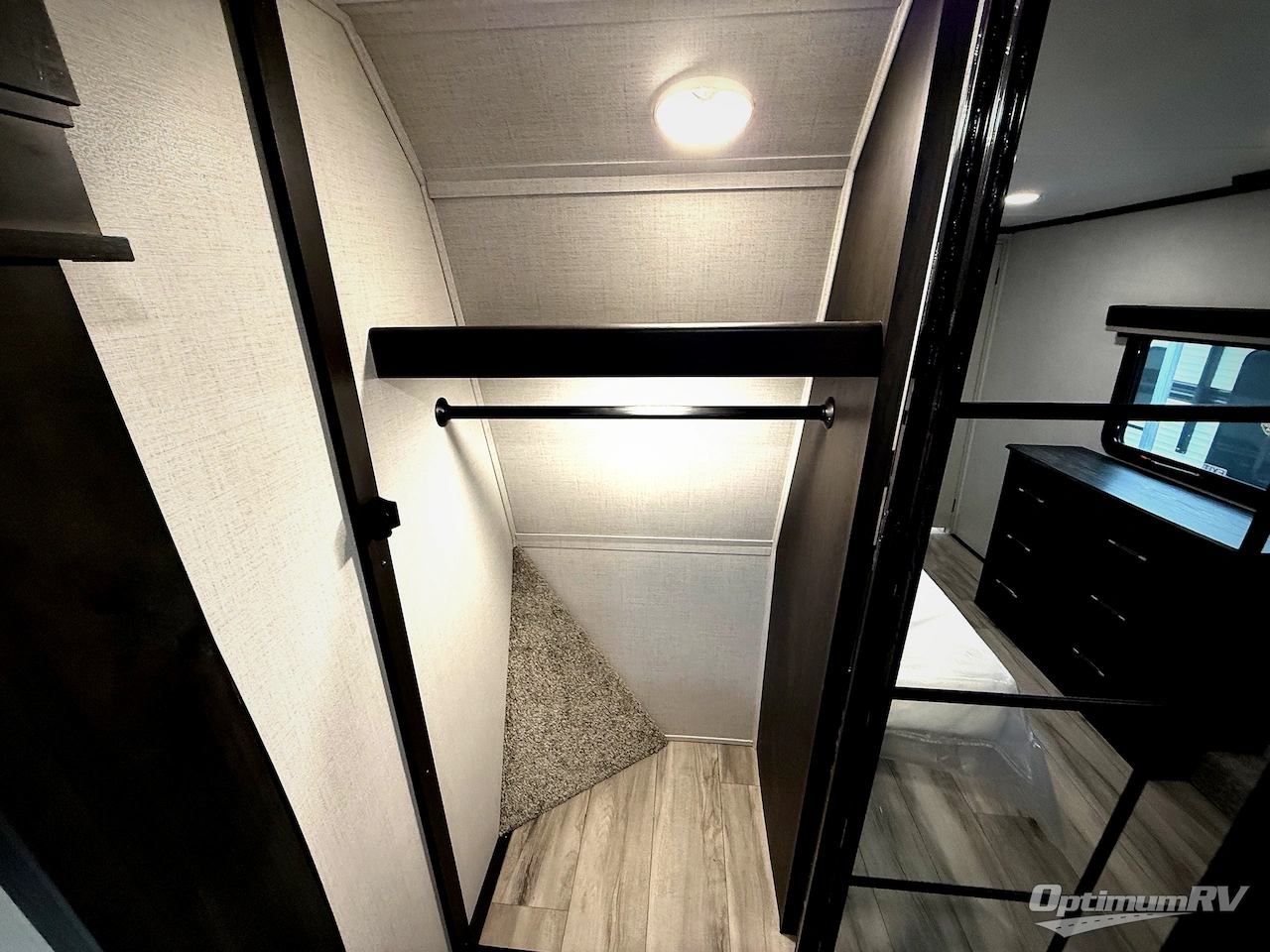 2026 Keystone Alpine Avalanche Edition 390DS Photo 23