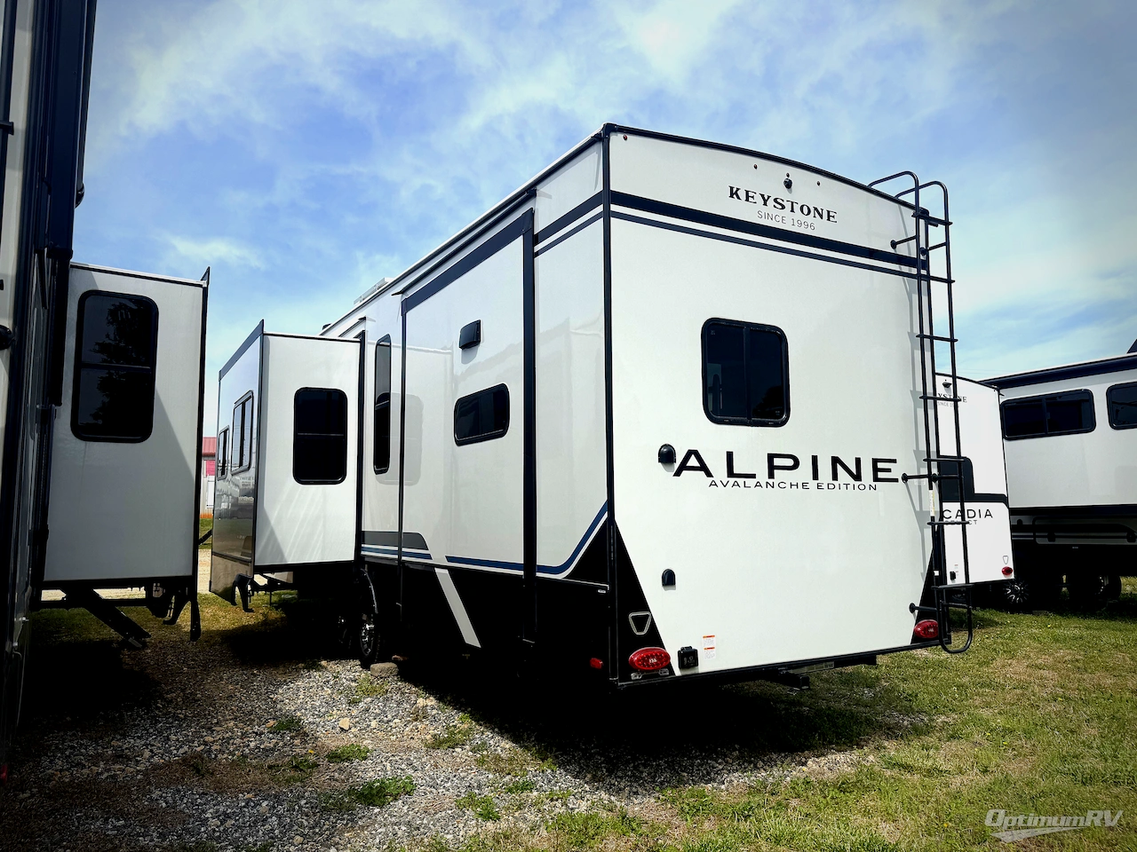 2026 Keystone Alpine Avalanche Edition 366LS Photo 3