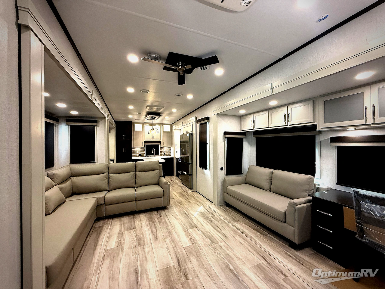 2026 Keystone Alpine Avalanche Edition 366LS Photo 5