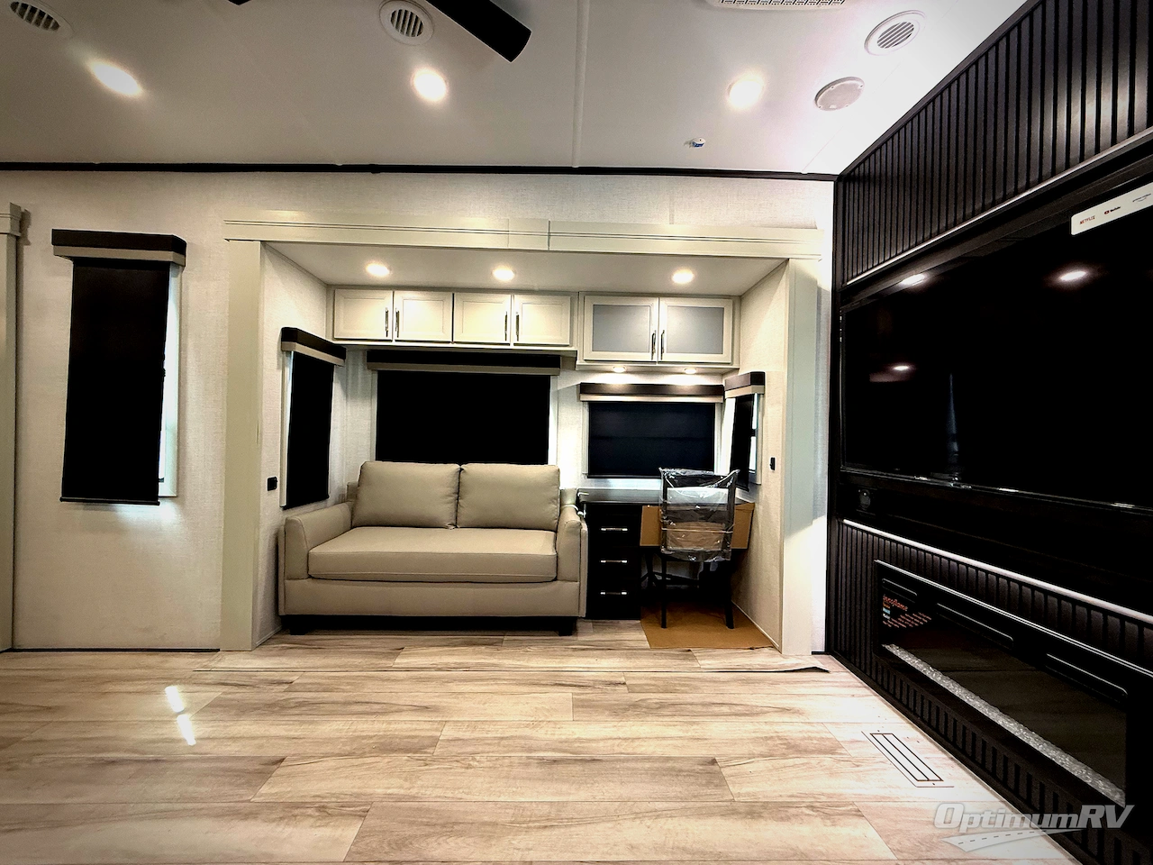 2026 Keystone Alpine Avalanche Edition 366LS Photo 8