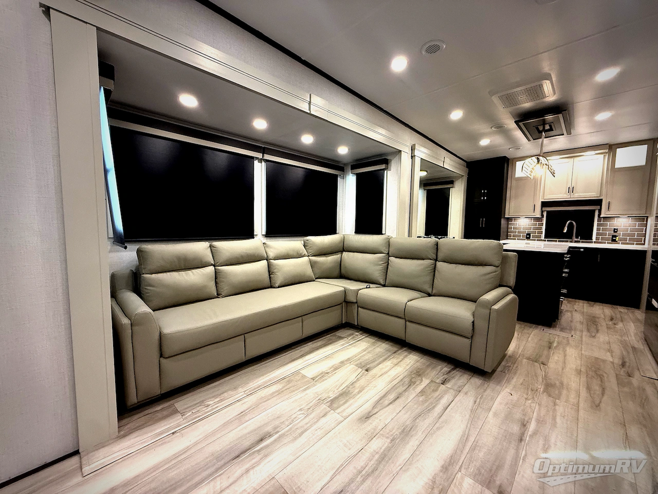 2026 Keystone Alpine Avalanche Edition 366LS Photo 11