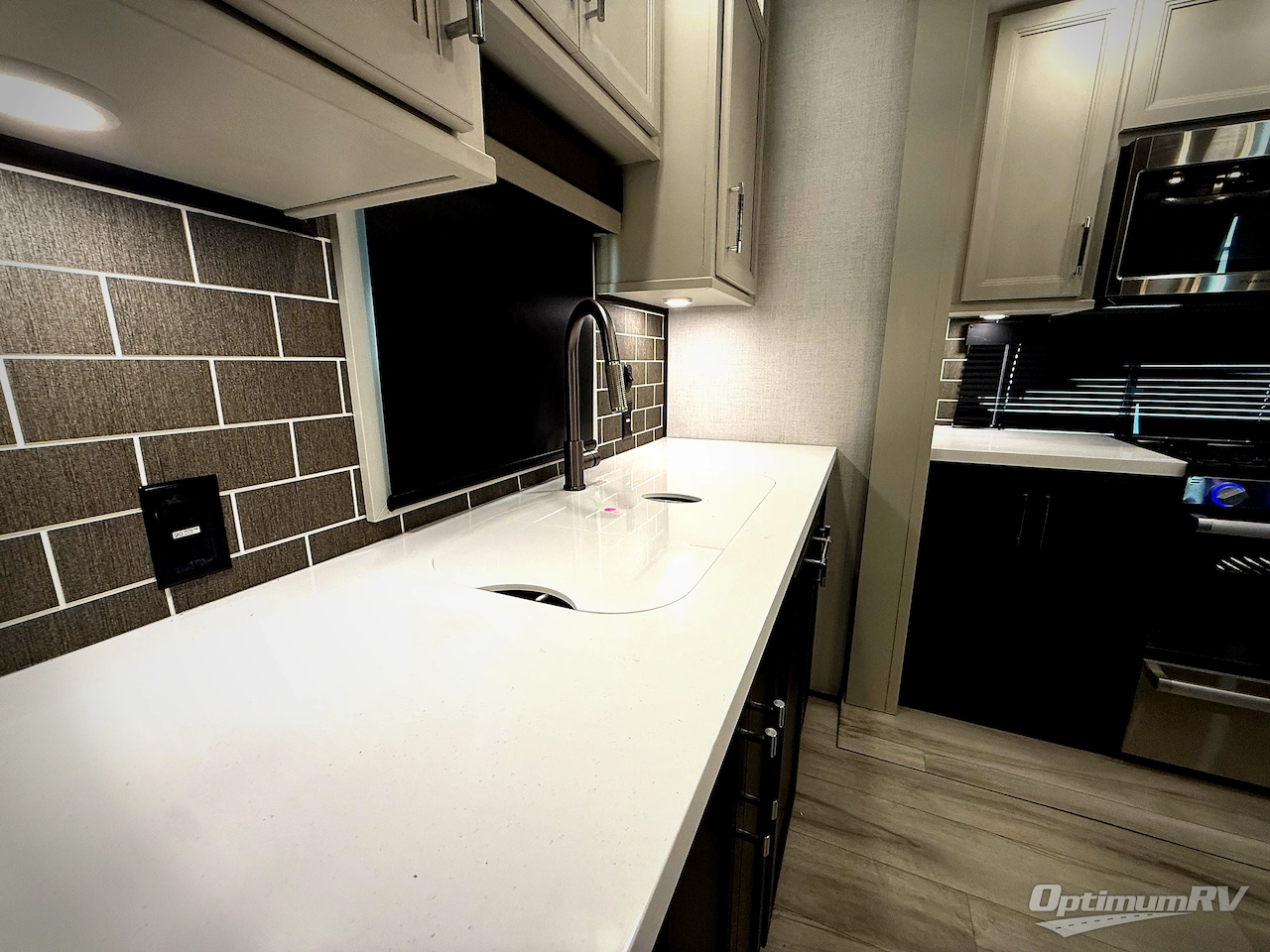 2026 Keystone Alpine Avalanche Edition 366LS Photo 18