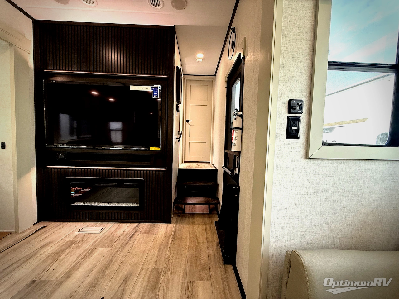 2026 Keystone Alpine Avalanche Edition 366LS Photo 19