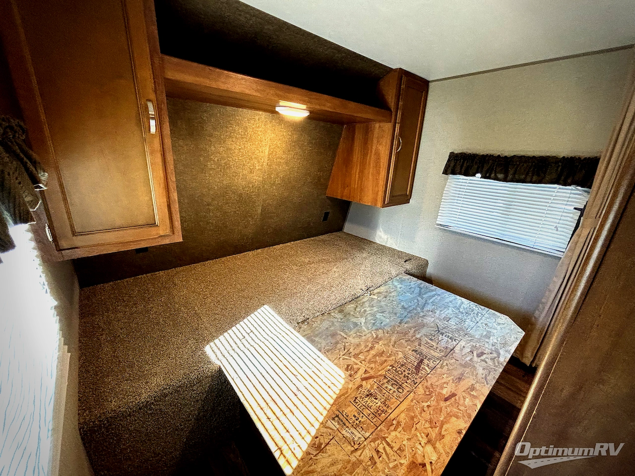 2017 Keystone Summerland 2820BH Photo 6