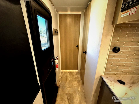 2025 Dutchmen Kodiak Ultimate 3371FLSL RV Photo 3