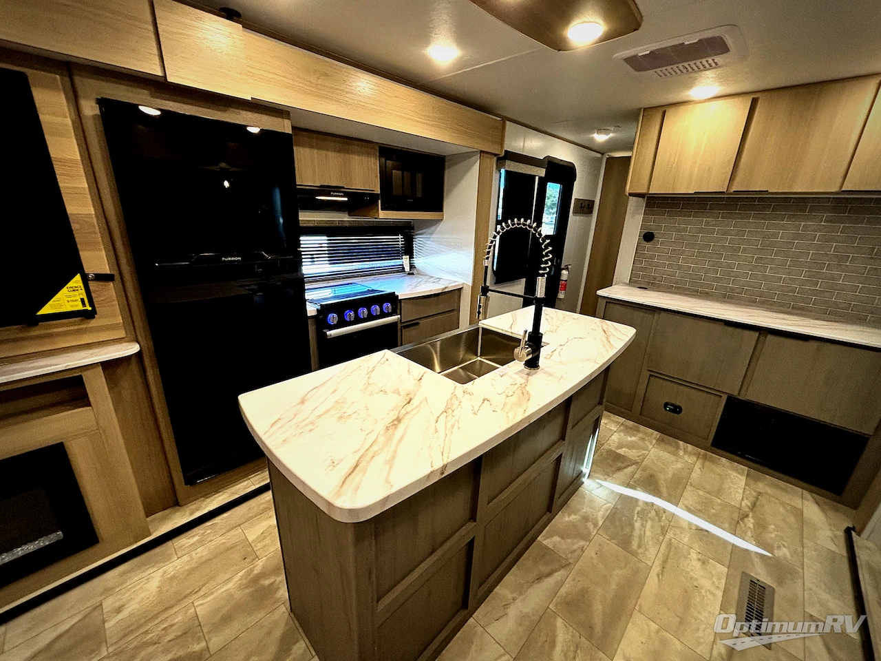 2025 Dutchmen Kodiak Ultimate 3371FLSL Photo 9