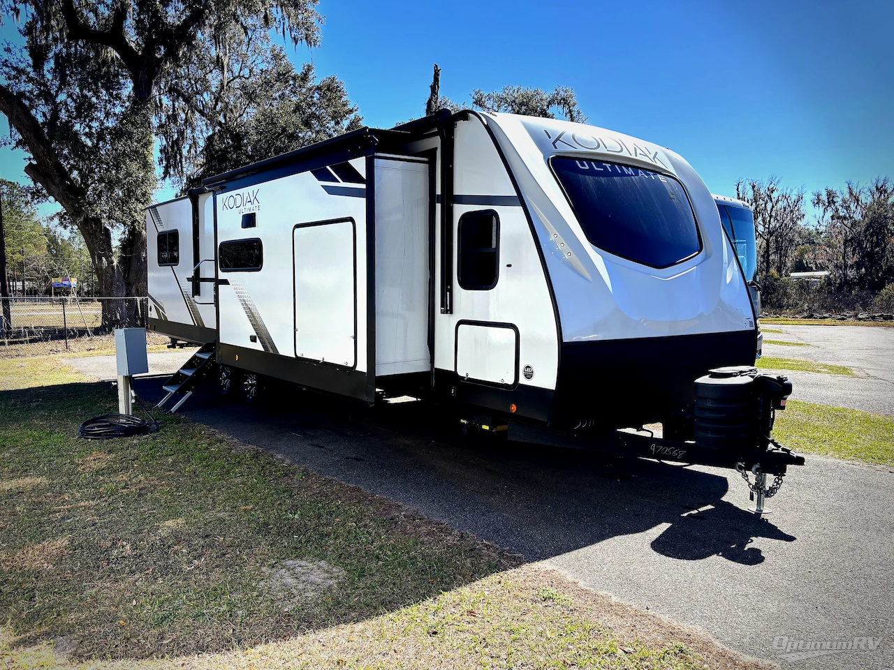 2025 Dutchmen Kodiak Ultimate 3371FLSL Photo 1