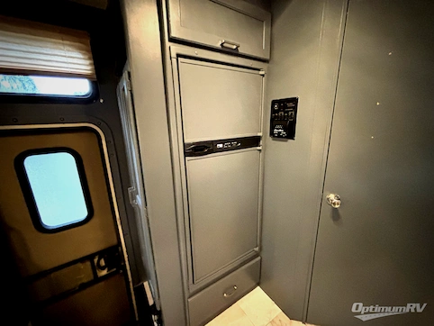 2016 Thor ACE 30.2 RV Photo 3