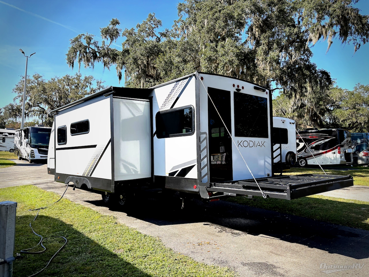 2025 Dutchmen Kodiak 308BHSL Photo 3