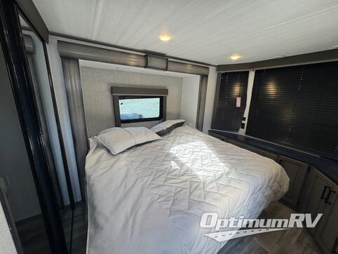 2025 Keystone Retreat 39FLFT RV Photo 4