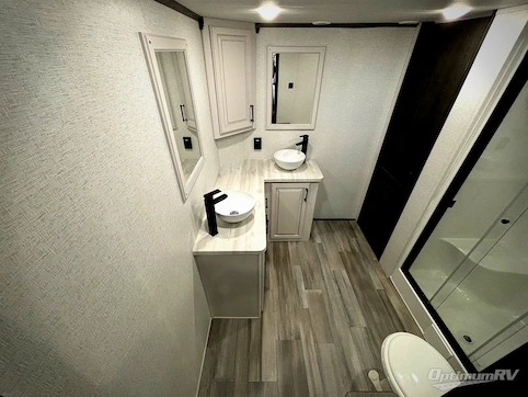 2025 Keystone Residence 40CLDL RV Photo 4