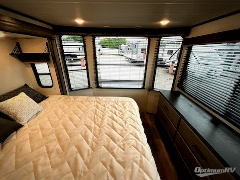 2025 Keystone Residence 40CLDL RV Photo 3