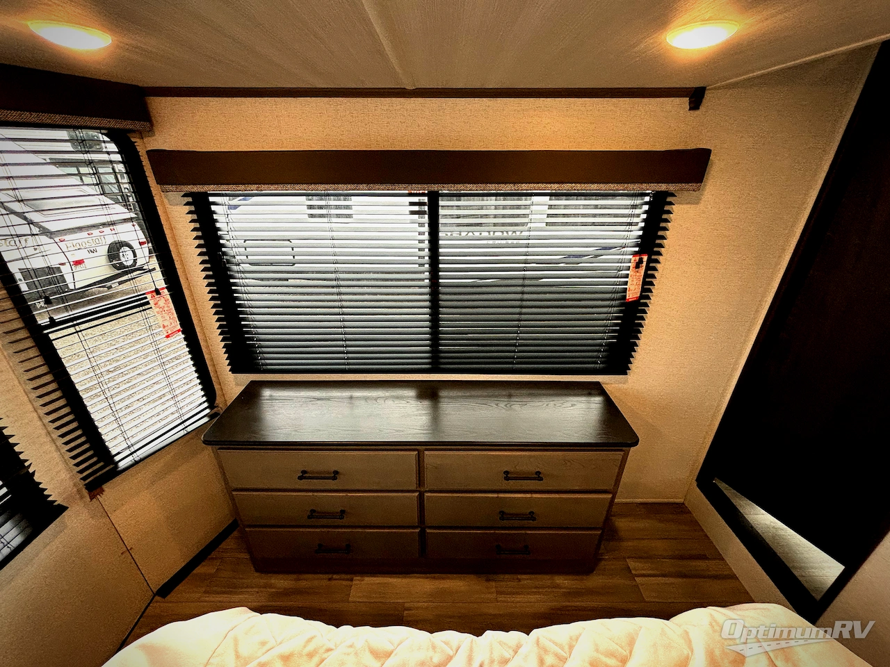 2025 Keystone Residence 40CLDL Photo 12