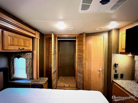 2016 Thor Hurricane 35C RV Photo 4