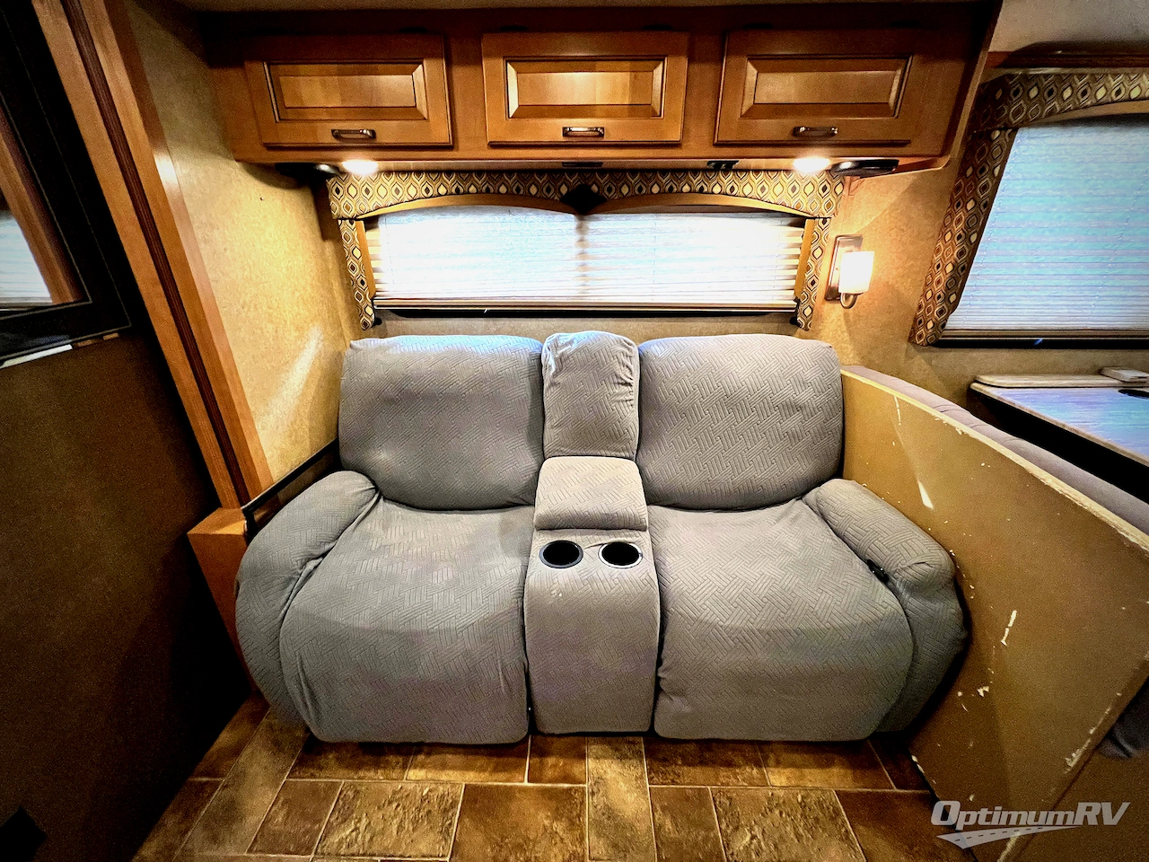 2016 Thor Hurricane 35C Photo 11