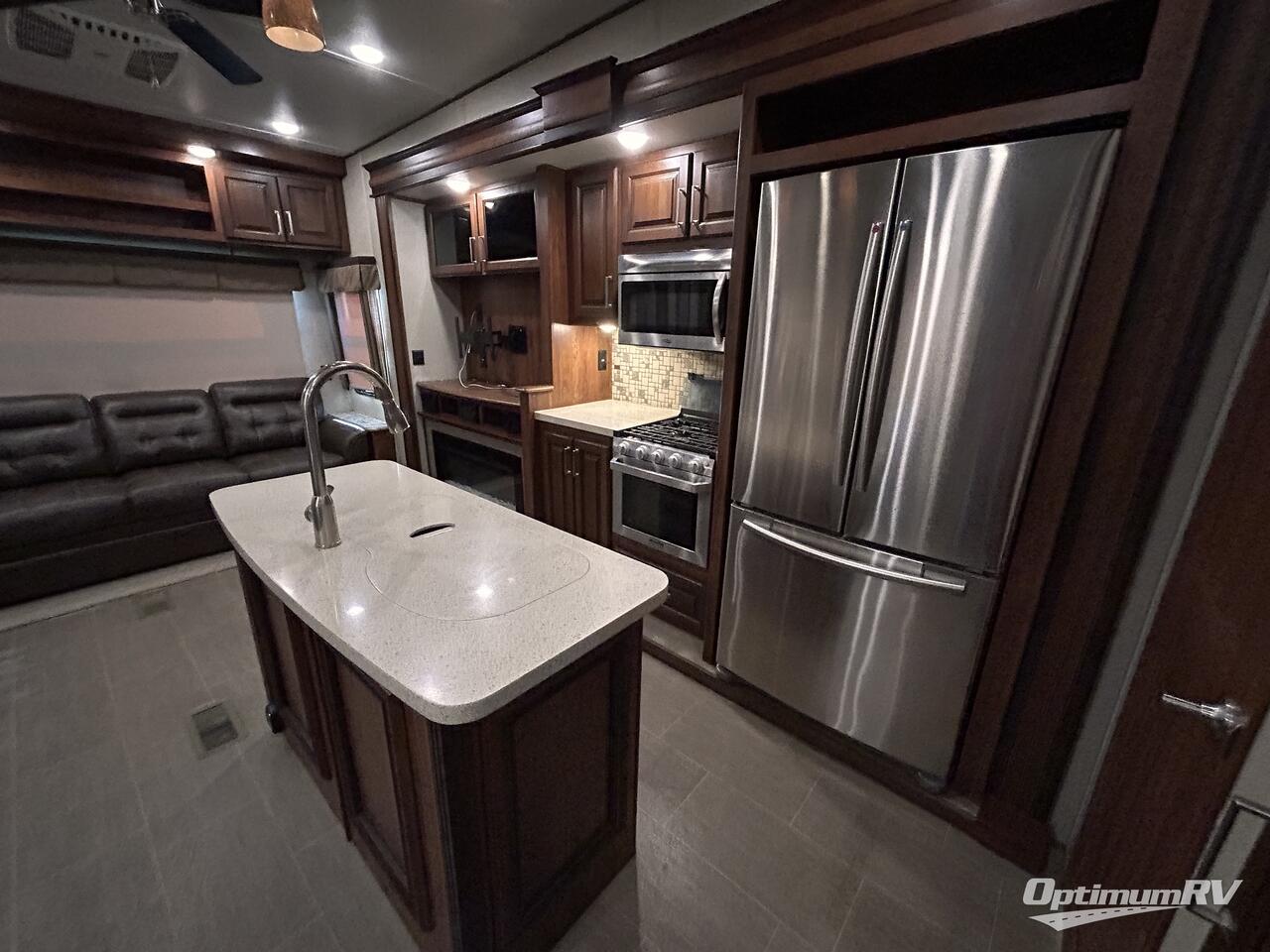 2019 Keystone Avalanche 386BG Photo 19