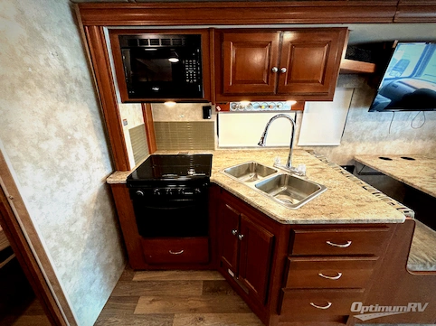 2019 Winnebago Vista 27PE RV Photo 2
