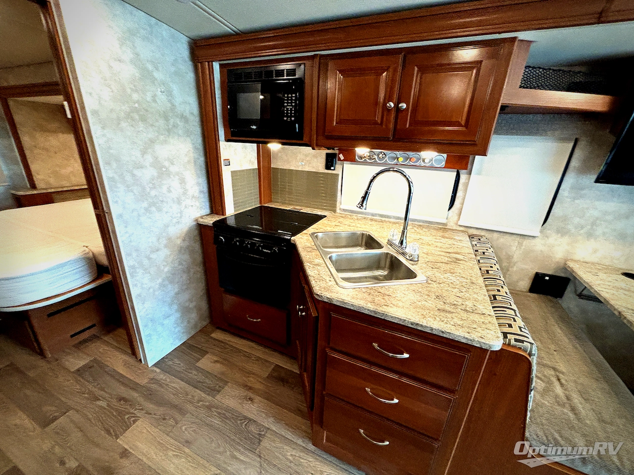 2019 Winnebago Vista 27PE Photo 12