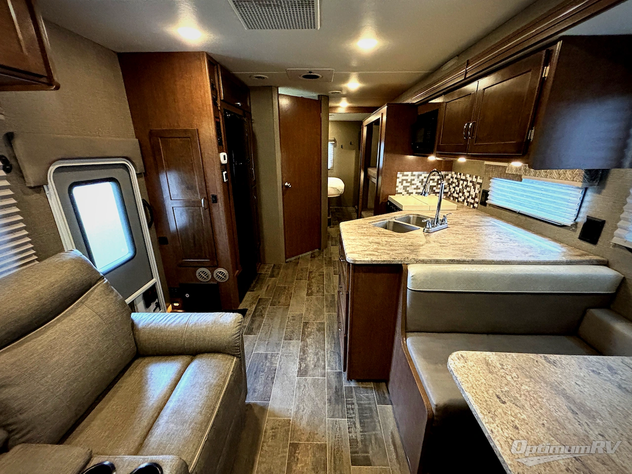 2019 Winnebago Intent 31P Photo 4