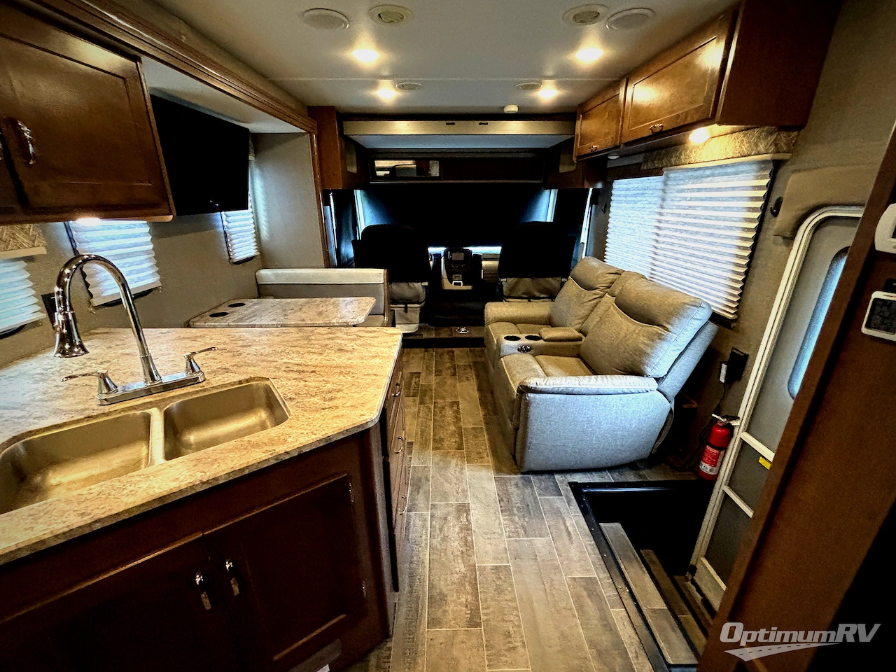 2019 Winnebago Intent 31P Photo 5