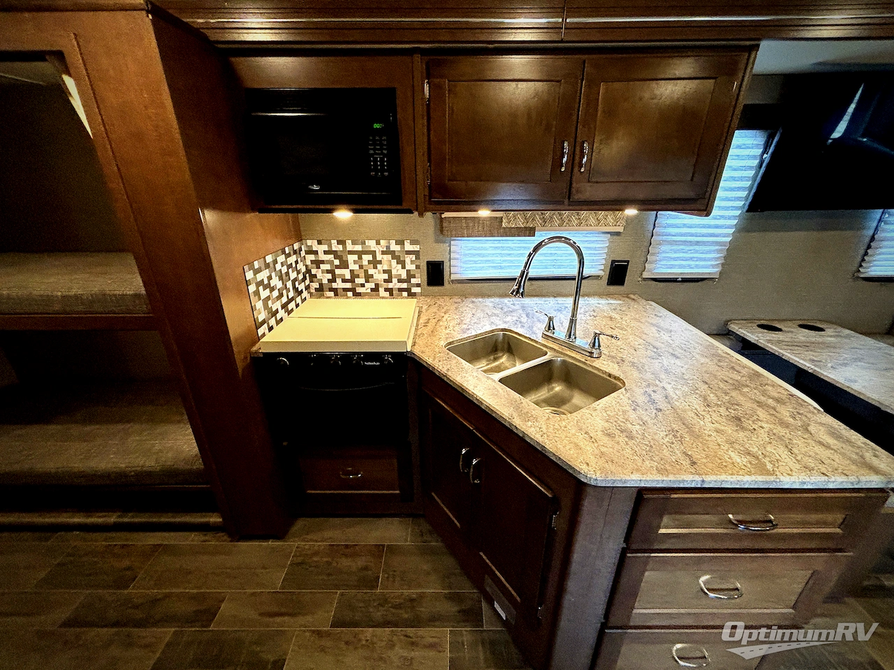 2019 Winnebago Intent 31P Photo 6