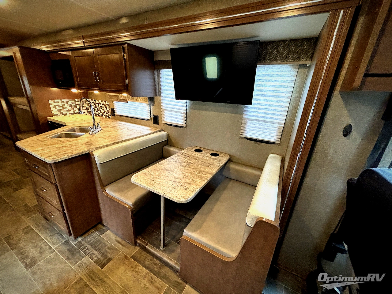 2019 Winnebago Intent 31P Photo 11